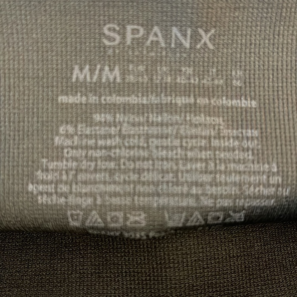 NWOT! Spanx seamless cropped camo leggings. - Picture 4 of 5
